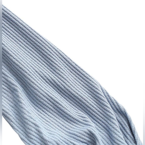  V Neck 
Long Sleeve - Picture 4 of 4